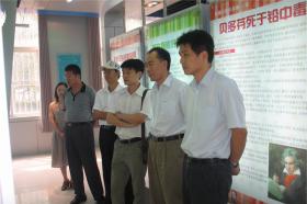 山東省食品藥品監督管理局副局長(cháng)陳耕一行到我公司參觀(guān)、視察