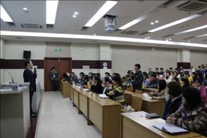 新稀寶股份董事長(cháng)、益謙文化創(chuàng  )始人湯傳忠走進(jìn)高校指導大學(xué)生就業(yè)